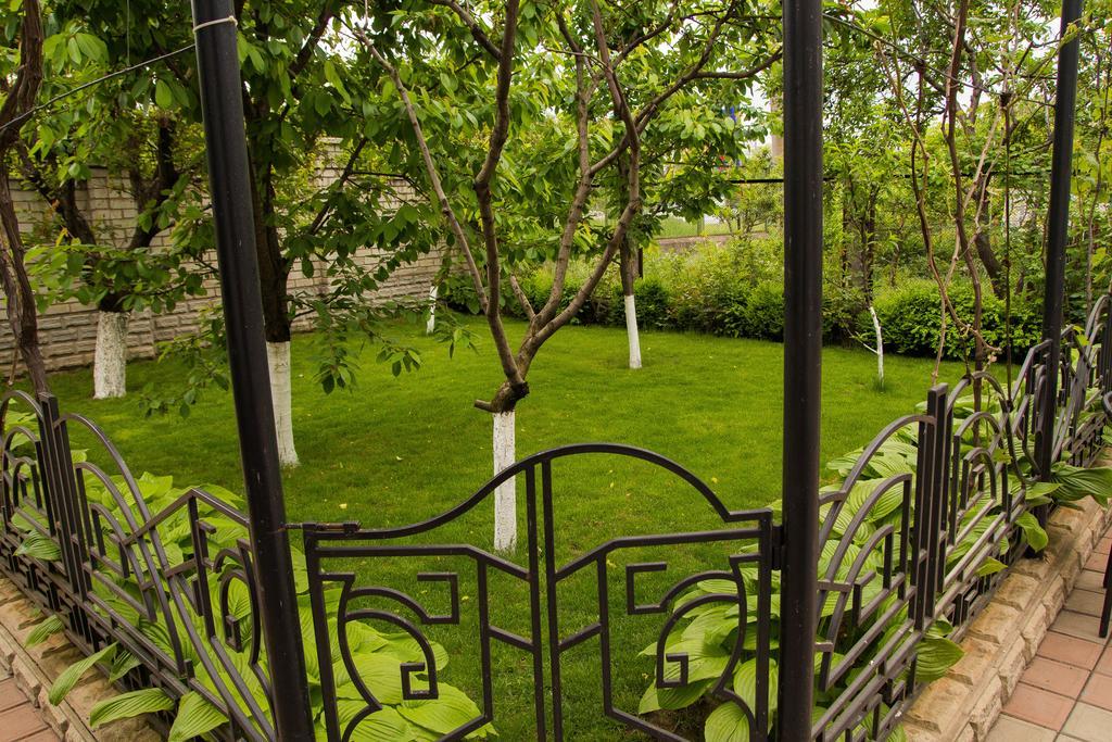 Hotel apartamentowy Yuzhniy Dvorik *